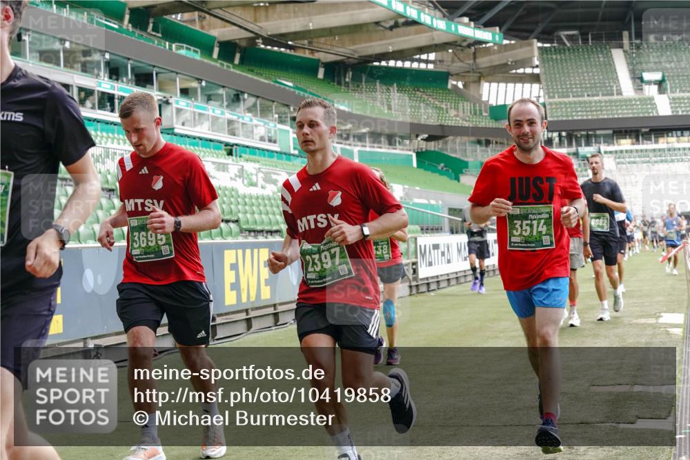 13.09.2026 - 21. swb-Marathon Bremen Michael Burmester http://msf.ph/oto/10419858 13.09.2026 12:58:29 Laufen im Stadion 141, 148, 191, 226, 334, 511, 672, 776, 789, 790, 909, 972, 1010, 1119, 1191, 1199, 1254, 1281, 1535, 1642, 1647, 1752, 1809, 1881, 1900, 1931, 1933, 2046, 2051, 2075, 2210, 2324, 2343, 2367, 2371, 2397, 2402, 2423, 2425, 2493, 2577, 2771, 2807, 2827, 2885, 2903, 2904, 2979, 3021, 3051, 3098, 3120, 3138, 3148, 3182, 3186, 3233, 3319, 3338, 3435, 3516, 3534, 3560, 3655, 3685, 3690, 3695, 3760, 3866, 3933, 3934, 3939, 4101, 4316, 4319, 205 meine-sportfotos.de
