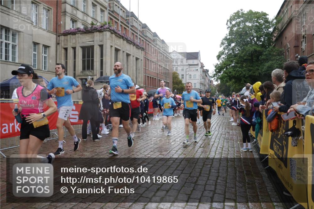 13.09.2026 - Kiel Lauf Yannick Fuchs http://msf.ph/oto/10419865 13.09.2026 10:52:17 Ziel 777, 1027, 1526, 1527, 1658, 1802, 1811, 1869, 2438, 2544, 2991, 3280, 3435, 3630, 3881, 4008, 4577, 4957, 4977, 5126, 5321, 5359, 5442, 6069, 6110, 6113, 6493, 6872, 7053, 7647, 8051, 8326, 8855, 8898, 9624, 9894, 10035, 10126, 10540, 10715, 10755, 10802, 10811, 10887, 11915, 12431, 12536, 23, 171, 825, 826, 1231, 1364, 1365, 1568, 1591, 1600, 1869, 2404, 2470, 2484, 2566, 2783, 2806, 3529, 3644, 3956, 4175, 4385, 4476, 4887, 5174, 6367, 201, 310, 1754, 8625 meine-sportfotos.de