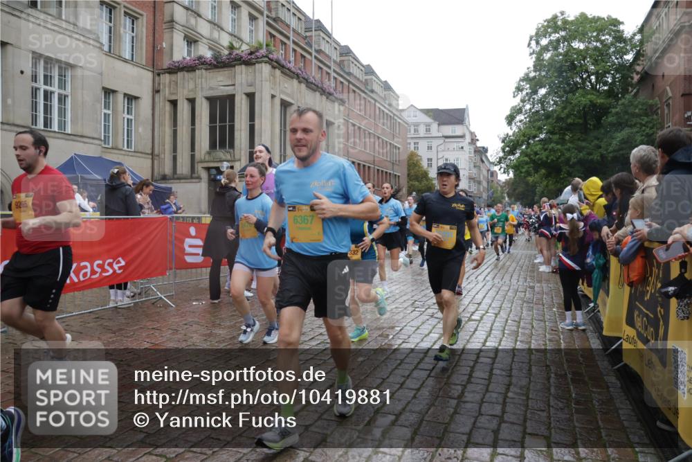 13.09.2026 - Kiel Lauf Yannick Fuchs http://msf.ph/oto/10419881 13.09.2026 10:52:18 Ziel 777, 1027, 1526, 1527, 1658, 1802, 1811, 2438, 2544, 2991, 3280, 3343, 3435, 3630, 3881, 4008, 4577, 4957, 5126, 5321, 5359, 5442, 6069, 6110, 6113, 6493, 6872, 7053, 7647, 8051, 8326, 8855, 8898, 8908, 9624, 9894, 10035, 10126, 10320, 10540, 10715, 10755, 10811, 10887, 11875, 11915, 12289, 12431, 12536, 23, 171, 825, 826, 1231, 1364, 1365, 1568, 1591, 1600, 1869, 2404, 2470, 2484, 2566, 2783, 2806, 3529, 3644, 3956, 4175, 4385, 4476, 4887, 6367, 201, 310, 1754, 8625 meine-sportfotos.de