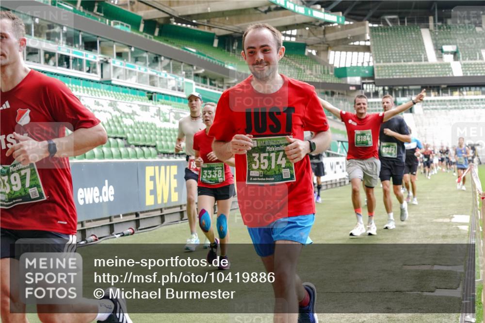 13.09.2026 - 21. swb-Marathon Bremen Michael Burmester http://msf.ph/oto/10419886 13.09.2026 12:58:30 Laufen im Stadion 141, 148, 191, 226, 334, 511, 672, 776, 789, 790, 909, 972, 1010, 1119, 1191, 1199, 1254, 1281, 1516, 1535, 1642, 1647, 1752, 1809, 1881, 1900, 1931, 1933, 2046, 2051, 2075, 2210, 2324, 2343, 2367, 2371, 2397, 2402, 2423, 2425, 2577, 2771, 2807, 2827, 2885, 2903, 2904, 2979, 3021, 3051, 3098, 3120, 3138, 3148, 3182, 3186, 3233, 3319, 3338, 3435, 3516, 3534, 3560, 3655, 3685, 3690, 3695, 3760, 3866, 3933, 3934, 3939, 4101, 4316, 4319, 205 meine-sportfotos.de