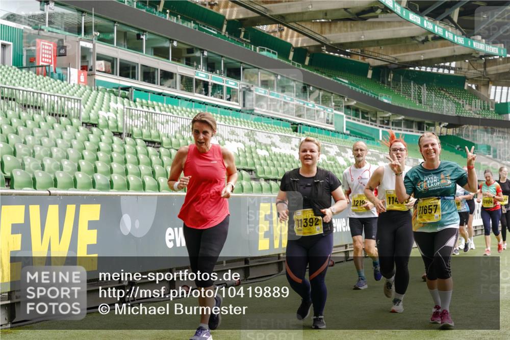 13.09.2026 - 21. swb-Marathon Bremen Michael Burmester http://msf.ph/oto/10419889 13.09.2026 10:43:53 Laufen im Stadion 10002, 10004, 10005, 10176, 10191, 10192, 10271, 10295, 10303, 10325, 10330, 10335, 10361, 10362, 10402, 10459, 10474, 10491, 10513, 10557, 10572, 10605, 10606, 10629, 10752, 10756, 10773, 10779, 10784, 10805, 10880, 10882, 10899, 10900, 10997, 10999, 11026, 11041, 11078, 11173, 11217, 11233, 11264, 11274, 11307, 11333, 11337, 11355, 11385, 11408, 11448, 11456, 11461, 11482, 11629, 11943, 12311, 12334 meine-sportfotos.de