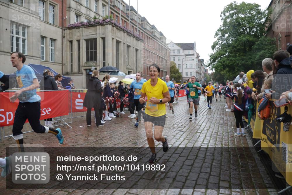 13.09.2026 - Kiel Lauf Yannick Fuchs http://msf.ph/oto/10419892 13.09.2026 10:52:20 Ziel 475, 777, 1526, 1527, 1658, 1802, 1811, 2544, 2991, 3280, 3343, 3435, 3630, 3881, 4008, 4577, 4957, 5126, 5359, 5442, 6110, 6113, 6493, 6872, 7053, 8051, 8326, 8855, 8898, 8908, 9624, 9894, 10035, 10126, 10320, 10540, 10715, 10755, 10811, 10887, 11082, 11535, 11875, 12289, 12431, 12536, 23, 171, 825, 826, 1027, 1364, 1365, 1568, 1591, 1600, 1869, 2404, 2438, 2470, 2484, 2566, 2806, 3529, 3644, 3956, 4175, 4385, 4476, 4887, 201, 310, 1754, 8625 meine-sportfotos.de