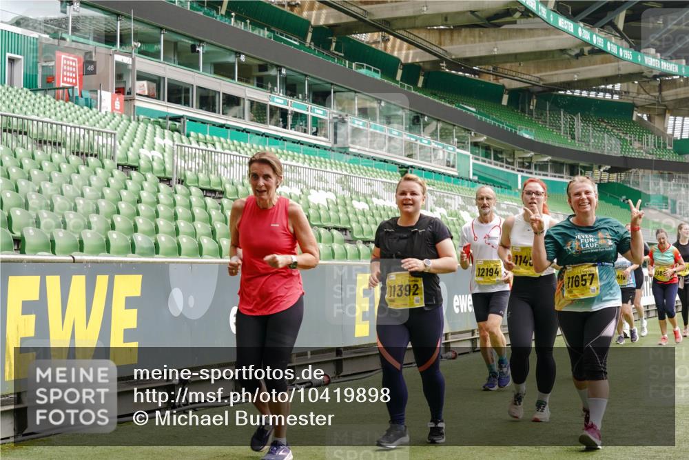 13.09.2026 - 21. swb-Marathon Bremen Michael Burmester http://msf.ph/oto/10419898 13.09.2026 10:43:53 Laufen im Stadion 10002, 10004, 10005, 10176, 10191, 10192, 10271, 10295, 10303, 10325, 10330, 10335, 10361, 10362, 10402, 10459, 10474, 10491, 10513, 10557, 10572, 10605, 10606, 10629, 10752, 10756, 10773, 10779, 10784, 10805, 10880, 10882, 10899, 10900, 10997, 10999, 11026, 11041, 11078, 11173, 11217, 11233, 11264, 11274, 11307, 11333, 11337, 11355, 11385, 11408, 11448, 11456, 11461, 11482, 11629, 11943, 12311, 12334 meine-sportfotos.de