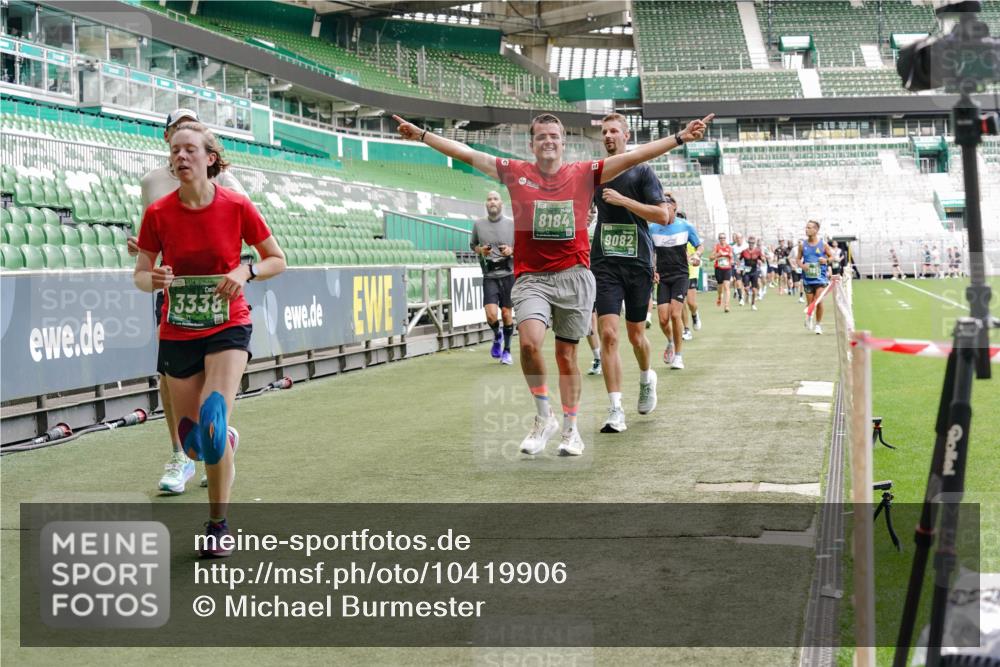 13.09.2026 - 21. swb-Marathon Bremen Michael Burmester http://msf.ph/oto/10419906 13.09.2026 12:58:31 Laufen im Stadion 141, 148, 191, 226, 334, 511, 672, 776, 789, 790, 909, 972, 1010, 1119, 1191, 1199, 1254, 1281, 1516, 1535, 1642, 1647, 1752, 1809, 1881, 1900, 1931, 1933, 2046, 2051, 2075, 2210, 2324, 2343, 2367, 2371, 2397, 2402, 2423, 2425, 2577, 2771, 2807, 2827, 2885, 2903, 2904, 2979, 3021, 3051, 3098, 3120, 3138, 3148, 3182, 3186, 3233, 3319, 3338, 3435, 3516, 3534, 3560, 3655, 3685, 3690, 3695, 3866, 3933, 3934, 3939, 4101, 4316, 4319, 205 meine-sportfotos.de