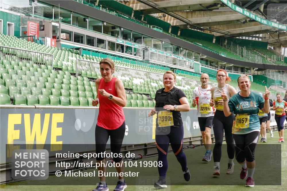 13.09.2026 - 21. swb-Marathon Bremen Michael Burmester http://msf.ph/oto/10419908 13.09.2026 10:43:53 Laufen im Stadion 10002, 10004, 10005, 10176, 10191, 10192, 10271, 10295, 10303, 10325, 10330, 10335, 10361, 10362, 10402, 10459, 10474, 10491, 10513, 10557, 10572, 10605, 10606, 10629, 10752, 10756, 10773, 10779, 10784, 10805, 10880, 10882, 10899, 10900, 10997, 10999, 11026, 11041, 11078, 11173, 11217, 11233, 11264, 11274, 11307, 11333, 11337, 11355, 11385, 11408, 11448, 11456, 11461, 11482, 11629, 11943, 12311, 12334 meine-sportfotos.de