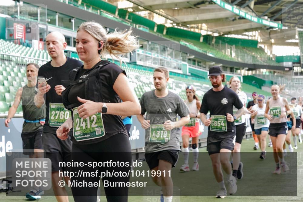 13.09.2026 - 21. swb-Marathon Bremen Michael Burmester http://msf.ph/oto/10419911 13.09.2026 13:21:17 Laufen im Stadion 128, 258, 351, 423, 441, 464, 601, 620, 704, 782, 851, 1060, 1066, 1094, 1129, 1158, 1177, 1316, 1344, 1409, 1417, 1439, 1446, 1518, 1676, 1697, 1729, 1756, 1808, 1815, 1846, 2010, 2028, 2064, 2139, 2201, 2258, 2278, 2349, 2394, 2395, 2414, 2417, 2437, 2501, 2519, 2533, 2551, 2588, 2652, 2660, 2694, 2695, 2736, 2756, 2793, 2828, 2886, 2954, 2964, 2995, 3004, 3010, 3017, 3018, 3022, 3034, 3035, 3036, 3037, 3059, 3070, 3074, 3102, 3139, 3144, 3225, 3264, 3310 meine-sportfotos.de