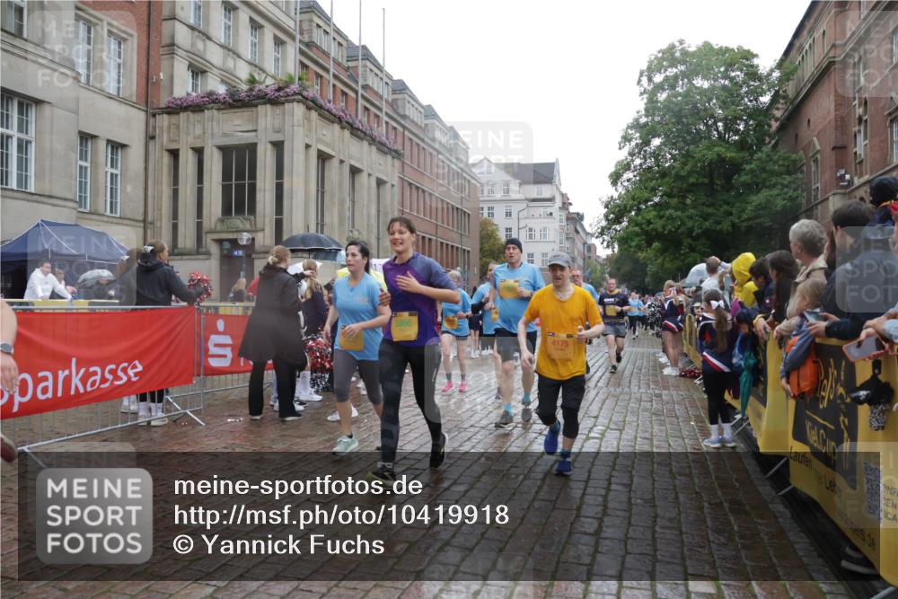 13.09.2026 - Kiel Lauf Yannick Fuchs http://msf.ph/oto/10419918 13.09.2026 10:52:24 Ziel 475, 626, 777, 1471, 1472, 1473, 1526, 1527, 1531, 1658, 1802, 2293, 2442, 2544, 3343, 3582, 3630, 3881, 5126, 5433, 5442, 6110, 6113, 6388, 6493, 6872, 7603, 7621, 8316, 8326, 8734, 8855, 8898, 8908, 9024, 9025, 9711, 9894, 10035, 10126, 10320, 10715, 10786, 10887, 11082, 11535, 11622, 11658, 11661, 11875, 12289, 12431, 12536, 23, 171, 825, 1027, 1364, 1365, 1591, 1600, 1811, 1869, 2404, 2438, 2484, 2806, 2991, 3280, 3435, 3529, 3644, 3881, 3956, 4008, 4175, 4385, 4476 meine-sportfotos.de