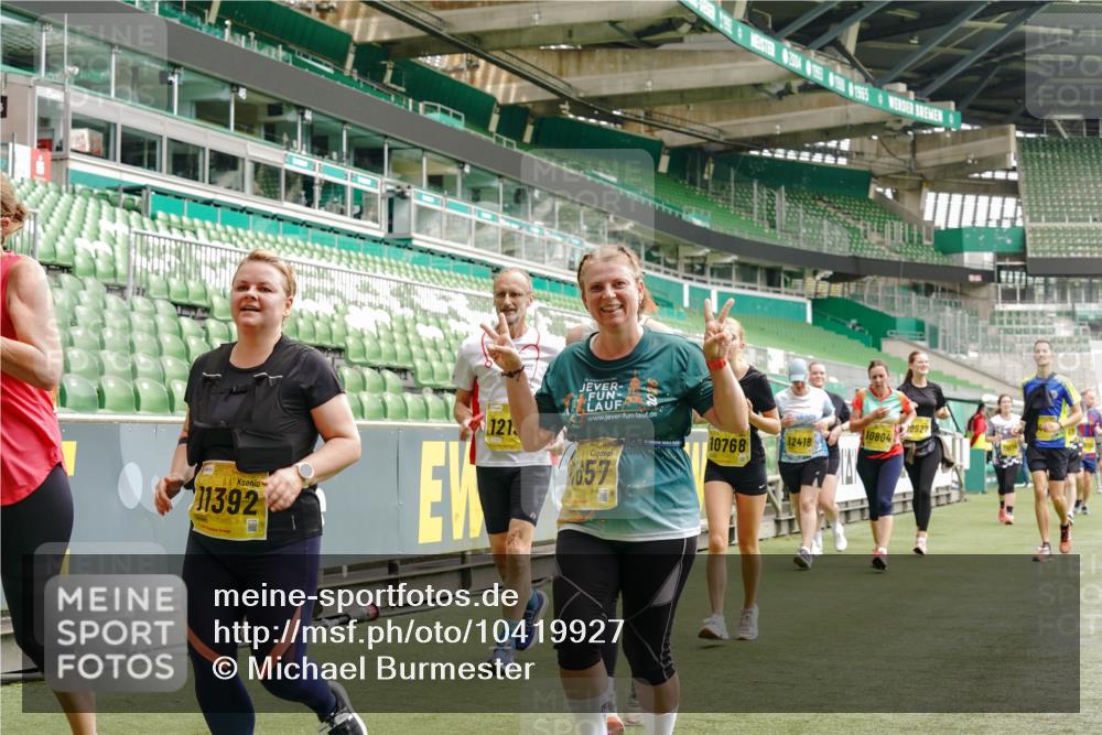 13.09.2026 - 21. swb-Marathon Bremen Michael Burmester http://msf.ph/oto/10419927 13.09.2026 10:43:54 Laufen im Stadion 10002, 10004, 10005, 10176, 10191, 10192, 10271, 10295, 10303, 10325, 10330, 10335, 10361, 10362, 10402, 10459, 10474, 10491, 10513, 10557, 10572, 10605, 10606, 10629, 10752, 10756, 10773, 10779, 10784, 10805, 10880, 10882, 10899, 10900, 10997, 10999, 11026, 11041, 11078, 11173, 11217, 11233, 11264, 11274, 11307, 11333, 11337, 11355, 11385, 11408, 11448, 11456, 11461, 11482, 11629, 11943, 12311, 12334 meine-sportfotos.de