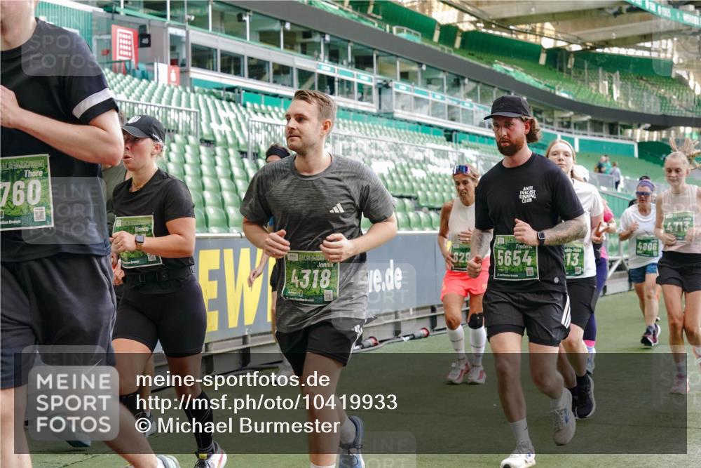13.09.2026 - 21. swb-Marathon Bremen Michael Burmester http://msf.ph/oto/10419933 13.09.2026 13:21:18 Laufen im Stadion 128, 258, 351, 423, 441, 464, 601, 620, 704, 782, 851, 1060, 1066, 1094, 1129, 1158, 1177, 1316, 1344, 1409, 1417, 1439, 1446, 1518, 1676, 1697, 1729, 1756, 1808, 1815, 1846, 2010, 2028, 2064, 2139, 2201, 2258, 2278, 2349, 2394, 2395, 2414, 2417, 2437, 2501, 2519, 2533, 2551, 2588, 2652, 2660, 2694, 2695, 2736, 2756, 2793, 2828, 2886, 2954, 2964, 2995, 3004, 3010, 3017, 3018, 3022, 3034, 3035, 3036, 3037, 3059, 3070, 3074, 3102, 3139, 3144, 3225, 3264, 3310 meine-sportfotos.de