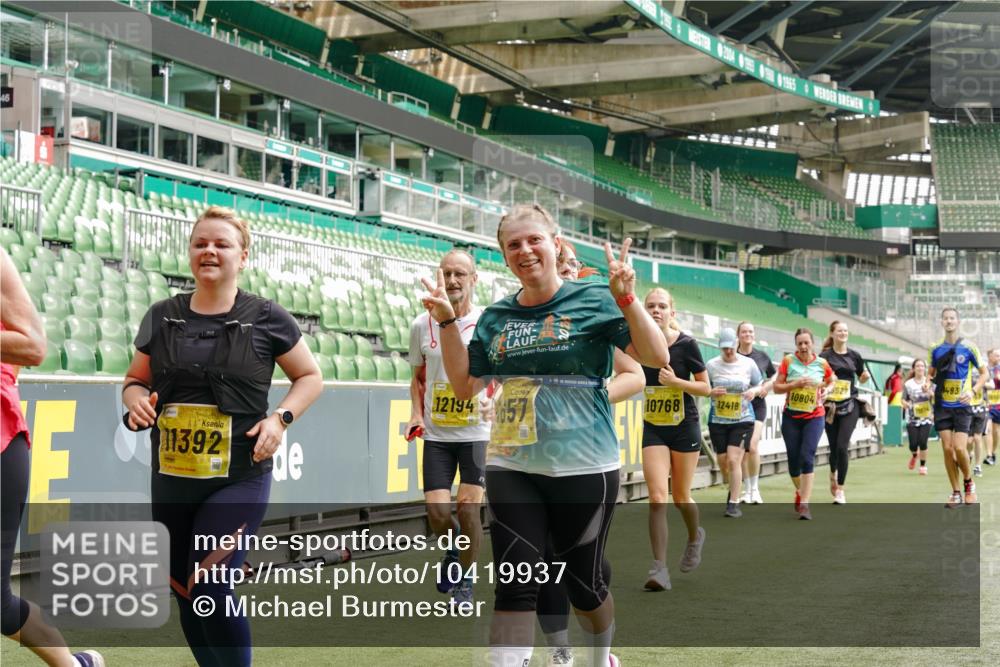 13.09.2026 - 21. swb-Marathon Bremen Michael Burmester http://msf.ph/oto/10419937 13.09.2026 10:43:54 Laufen im Stadion 10002, 10004, 10005, 10176, 10191, 10192, 10271, 10295, 10303, 10325, 10330, 10335, 10361, 10362, 10402, 10459, 10474, 10491, 10513, 10557, 10572, 10605, 10606, 10629, 10752, 10756, 10773, 10779, 10784, 10805, 10880, 10882, 10899, 10900, 10997, 10999, 11026, 11041, 11078, 11173, 11217, 11233, 11264, 11274, 11307, 11333, 11337, 11355, 11385, 11408, 11448, 11456, 11461, 11482, 11629, 11943, 12311, 12334 meine-sportfotos.de