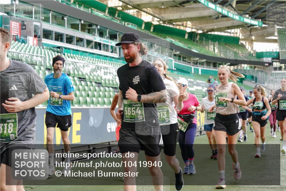 13.09.2026 - 21. swb-Marathon Bremen Michael Burmester http://msf.ph/oto/10419940 13.09.2026 13:21:18 Laufen im Stadion 128, 258, 351, 423, 441, 464, 601, 620, 704, 782, 851, 1060, 1066, 1094, 1129, 1158, 1177, 1316, 1344, 1409, 1417, 1439, 1446, 1518, 1676, 1697, 1729, 1756, 1808, 1815, 1846, 2010, 2028, 2064, 2139, 2201, 2258, 2278, 2349, 2394, 2395, 2414, 2417, 2437, 2501, 2519, 2533, 2551, 2588, 2652, 2660, 2694, 2695, 2736, 2756, 2793, 2828, 2886, 2954, 2964, 2995, 3004, 3010, 3017, 3018, 3022, 3034, 3035, 3036, 3037, 3059, 3070, 3074, 3102, 3139, 3144, 3225, 3264, 3310 meine-sportfotos.de