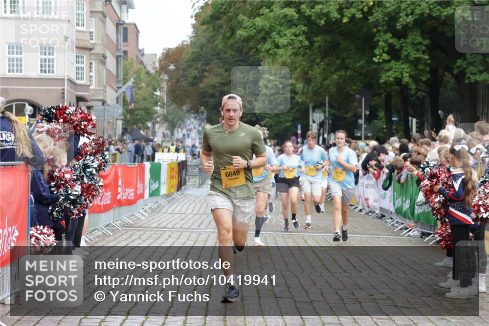 13.09.2026 - Kiel Lauf Yannick Fuchs http://msf.ph/oto/10419941 13.09.2026 09:41:40 Ziel 402, 3175, 4315, 4704, 6649, 6687, 8588, 9224, 9771, 11106, 11907, 1593, 1671, 1966, 4068, 4137, 9110, 9608, 10299, 10974, 11106, 11645, 11983, 12166, 699, 772, 3143, 3801, 4533, 5107, 6739, 7238, 8829, 9050, 12175, 1593, 3883, 4137, 8389, 10202 meine-sportfotos.de