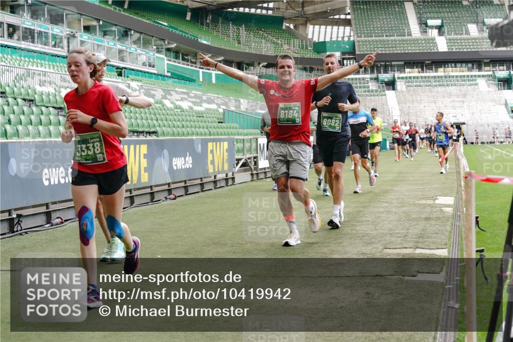 13.09.2026 - 21. swb-Marathon Bremen Michael Burmester http://msf.ph/oto/10419942 13.09.2026 12:58:31 Laufen im Stadion 141, 148, 191, 226, 334, 511, 672, 776, 789, 790, 909, 972, 1010, 1119, 1191, 1199, 1254, 1281, 1516, 1535, 1642, 1647, 1752, 1809, 1881, 1900, 1931, 1933, 2046, 2051, 2075, 2210, 2324, 2343, 2367, 2371, 2397, 2402, 2423, 2425, 2577, 2771, 2807, 2827, 2885, 2903, 2904, 2979, 3021, 3051, 3098, 3120, 3138, 3148, 3182, 3186, 3233, 3319, 3338, 3435, 3516, 3534, 3560, 3655, 3685, 3690, 3695, 3866, 3933, 3934, 3939, 4101, 4316, 4319, 205 meine-sportfotos.de