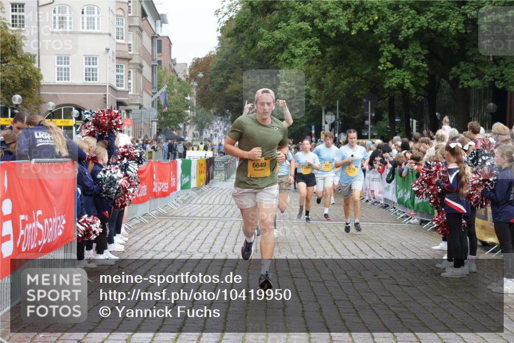 13.09.2026 - Kiel Lauf Yannick Fuchs http://msf.ph/oto/10419950 13.09.2026 09:41:40 Ziel 402, 3175, 4315, 4704, 6649, 6687, 8588, 9224, 9771, 11106, 11907, 1593, 1671, 1966, 4068, 4137, 9110, 9608, 10299, 10974, 11106, 11645, 11983, 12166, 699, 772, 3143, 3801, 4533, 5107, 6739, 7238, 8829, 9050, 12175, 1593, 3883, 4137, 8389, 10202 meine-sportfotos.de