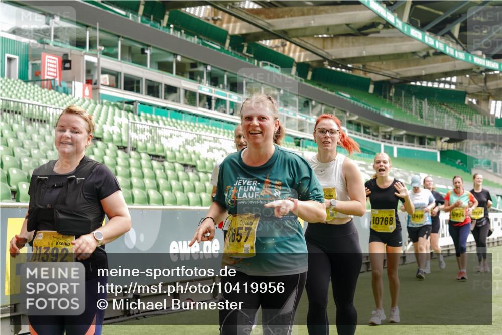 13.09.2026 - 21. swb-Marathon Bremen Michael Burmester http://msf.ph/oto/10419956 13.09.2026 10:43:55 Laufen im Stadion 10002, 10004, 10005, 10176, 10191, 10192, 10271, 10295, 10303, 10325, 10330, 10335, 10361, 10362, 10402, 10459, 10474, 10491, 10513, 10557, 10572, 10605, 10606, 10629, 10752, 10756, 10773, 10779, 10784, 10805, 10880, 10882, 10899, 10900, 10997, 10999, 11026, 11041, 11078, 11173, 11217, 11233, 11264, 11274, 11307, 11333, 11337, 11355, 11385, 11408, 11448, 11456, 11461, 11482, 11629, 11943, 12311, 12334 meine-sportfotos.de