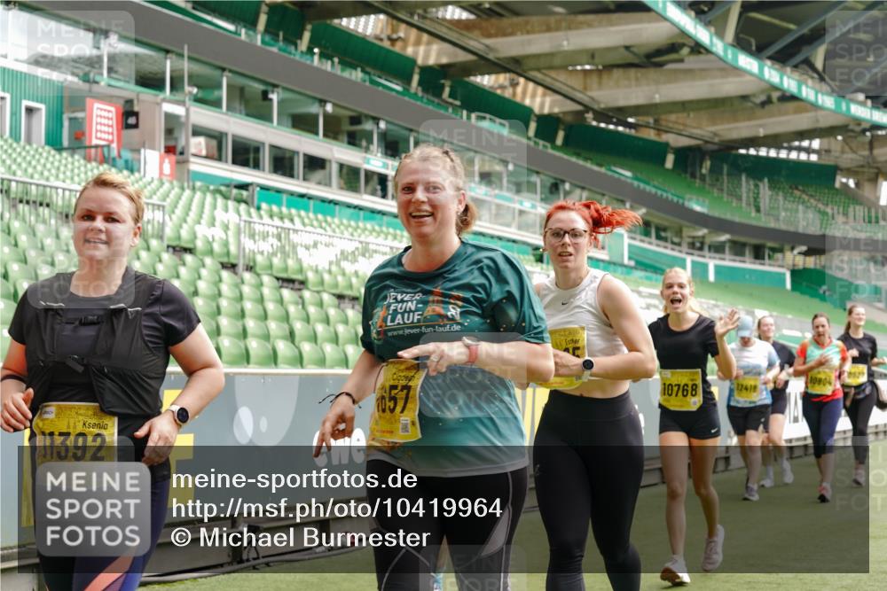 13.09.2026 - 21. swb-Marathon Bremen Michael Burmester http://msf.ph/oto/10419964 13.09.2026 10:43:55 Laufen im Stadion 10002, 10004, 10005, 10176, 10191, 10192, 10271, 10295, 10303, 10325, 10330, 10335, 10361, 10362, 10402, 10459, 10474, 10491, 10513, 10557, 10572, 10605, 10606, 10629, 10752, 10756, 10773, 10779, 10784, 10805, 10880, 10882, 10899, 10900, 10997, 10999, 11026, 11041, 11078, 11173, 11217, 11233, 11264, 11274, 11307, 11333, 11337, 11355, 11385, 11408, 11448, 11456, 11461, 11482, 11629, 11943, 12311, 12334 meine-sportfotos.de
