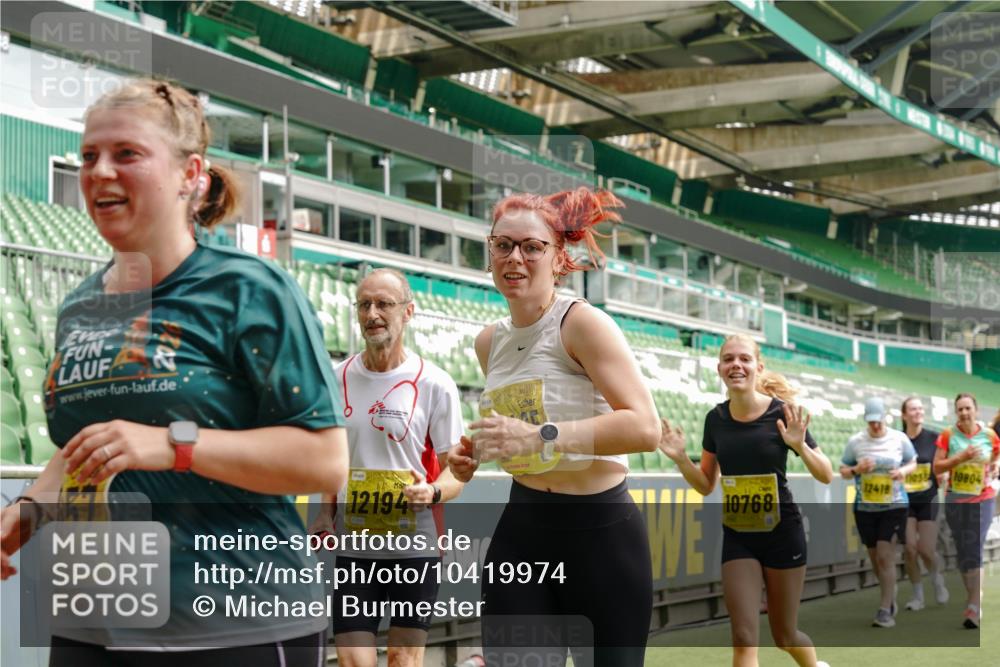 13.09.2026 - 21. swb-Marathon Bremen Michael Burmester http://msf.ph/oto/10419974 13.09.2026 10:43:56 Laufen im Stadion 10002, 10004, 10005, 10176, 10191, 10192, 10271, 10295, 10303, 10325, 10335, 10361, 10362, 10402, 10459, 10474, 10491, 10513, 10557, 10572, 10605, 10606, 10629, 10752, 10756, 10773, 10779, 10784, 10805, 10880, 10882, 10899, 10900, 10997, 10999, 11026, 11041, 11173, 11217, 11233, 11264, 11274, 11307, 11333, 11337, 11355, 11385, 11408, 11448, 11456, 11461, 11482, 11629, 11943, 12311, 12334 meine-sportfotos.de