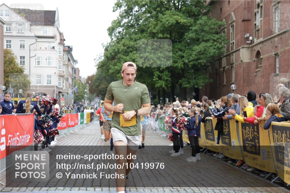 13.09.2026 - Kiel Lauf Yannick Fuchs http://msf.ph/oto/10419976 13.09.2026 09:41:42 Ziel 402, 3143, 3175, 4315, 4704, 6649, 6687, 8588, 9224, 9771, 11907, 1593, 1671, 1966, 4068, 4315, 9110, 9608, 10299, 10974, 11106, 11645, 11983, 12166, 699, 772, 2910, 3801, 4533, 5107, 6739, 7238, 8829, 9050, 12175, 1593, 3883, 4137, 8389, 9608, 10202 meine-sportfotos.de