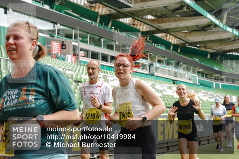 13.09.2026 - 21. swb-Marathon Bremen Michael Burmester http://msf.ph/oto/10419984 13.09.2026 10:43:56 Laufen im Stadion 10002, 10004, 10005, 10176, 10191, 10192, 10271, 10295, 10303, 10325, 10335, 10361, 10362, 10402, 10459, 10474, 10491, 10513, 10557, 10572, 10605, 10606, 10629, 10752, 10756, 10773, 10779, 10784, 10805, 10880, 10882, 10899, 10900, 10997, 10999, 11026, 11041, 11173, 11217, 11233, 11264, 11274, 11307, 11333, 11337, 11355, 11385, 11408, 11448, 11456, 11461, 11482, 11629, 11943, 12311, 12334 meine-sportfotos.de