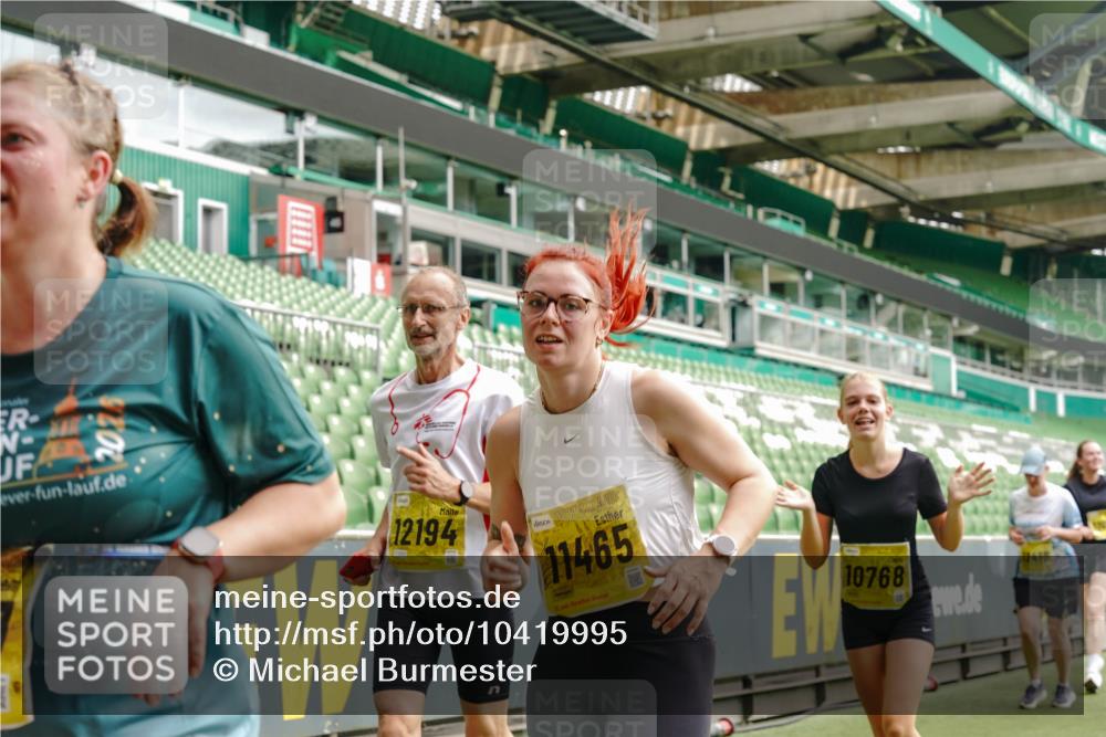 13.09.2026 - 21. swb-Marathon Bremen Michael Burmester http://msf.ph/oto/10419995 13.09.2026 10:43:56 Laufen im Stadion 10002, 10004, 10005, 10176, 10191, 10192, 10271, 10295, 10303, 10325, 10335, 10361, 10362, 10402, 10459, 10474, 10491, 10513, 10557, 10572, 10605, 10606, 10629, 10752, 10756, 10773, 10779, 10784, 10805, 10880, 10882, 10899, 10900, 10997, 10999, 11026, 11041, 11173, 11217, 11233, 11264, 11274, 11307, 11333, 11337, 11355, 11385, 11408, 11448, 11456, 11461, 11482, 11629, 11943, 12311, 12334 meine-sportfotos.de