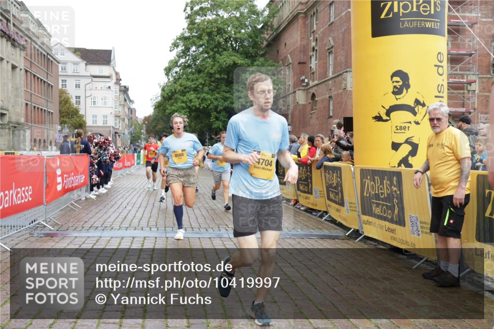 13.09.2026 - Kiel Lauf Yannick Fuchs http://msf.ph/oto/10419997 13.09.2026 09:41:44 Ziel 402, 3143, 3175, 4533, 4704, 6649, 6687, 6739, 8588, 9224, 9771, 11907, 1671, 1966, 4068, 4315, 9110, 9608, 9771, 10299, 10974, 11106, 11645, 11983, 12166, 699, 772, 2910, 3801, 5107, 6599, 7238, 8829, 9050, 12175, 1593, 3883, 4137, 9608, 10974 meine-sportfotos.de