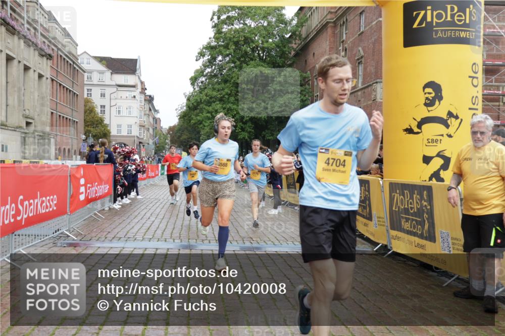 13.09.2026 - Kiel Lauf Yannick Fuchs http://msf.ph/oto/10420008 13.09.2026 09:41:44 Ziel 402, 3143, 3175, 4533, 4704, 6649, 6687, 6739, 8588, 9224, 9771, 11907, 1671, 1966, 4068, 4315, 9110, 9608, 9771, 10299, 10974, 11106, 11645, 11983, 12166, 699, 772, 2910, 3801, 5107, 6599, 7238, 8829, 9050, 12175, 1593, 3883, 4137, 9608, 10974 meine-sportfotos.de
