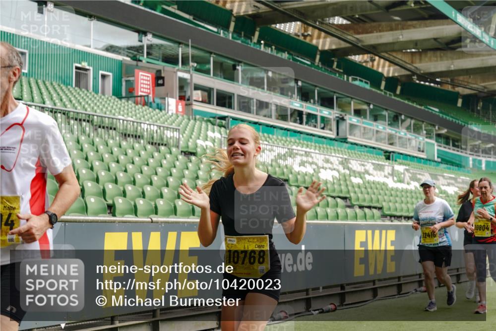 13.09.2026 - 21. swb-Marathon Bremen Michael Burmester http://msf.ph/oto/10420023 13.09.2026 10:43:57 Laufen im Stadion 10002, 10004, 10005, 10176, 10191, 10192, 10271, 10295, 10303, 10325, 10335, 10361, 10362, 10402, 10459, 10474, 10491, 10513, 10557, 10572, 10605, 10606, 10629, 10752, 10756, 10773, 10779, 10784, 10805, 10880, 10882, 10899, 10900, 10997, 10999, 11041, 11173, 11217, 11233, 11264, 11274, 11307, 11333, 11337, 11355, 11385, 11408, 11448, 11456, 11461, 11482, 11629, 11943, 12311, 12334 meine-sportfotos.de