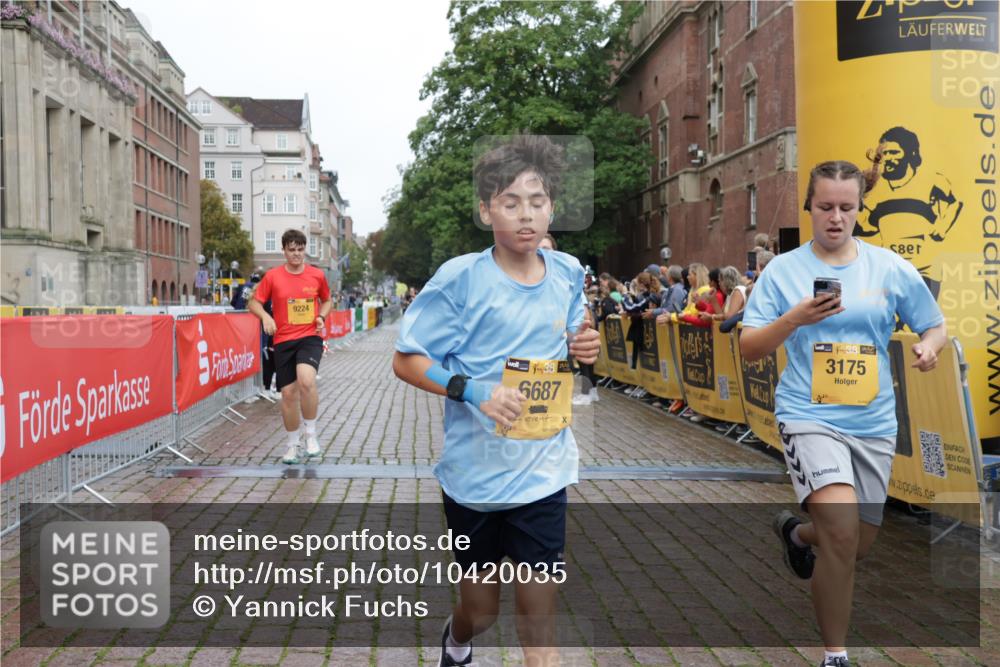 13.09.2026 - Kiel Lauf Yannick Fuchs http://msf.ph/oto/10420035 13.09.2026 09:41:47 Ziel 402, 3143, 3175, 4533, 4704, 5107, 6649, 6687, 6739, 7238, 8588, 9224, 11907, 12175, 1671, 1966, 4068, 4315, 9110, 9771, 10299, 10974, 11106, 11645, 11983, 12166, 699, 772, 2910, 3801, 5011, 5276, 6599, 8829, 9050, 1593, 1966, 4137, 9608, 10299, 10974 meine-sportfotos.de