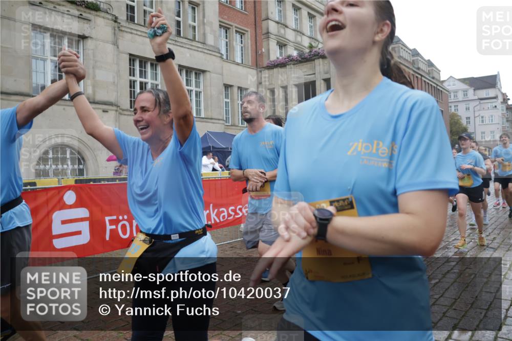 13.09.2026 - Kiel Lauf Yannick Fuchs http://msf.ph/oto/10420037 13.09.2026 10:52:32 Ziel 90, 475, 626, 1471, 1472, 1473, 1474, 1531, 1658, 1802, 2293, 2442, 3343, 3582, 3778, 3853, 3925, 5433, 5442, 5723, 6388, 6405, 7060, 7088, 7196, 7603, 7621, 8100, 8205, 8316, 8734, 8908, 9024, 9025, 9414, 9711, 9886, 10320, 10786, 11082, 11359, 11535, 11555, 11622, 11658, 11661, 11875, 11913, 12289, 23, 171, 777, 825, 1027, 1364, 1365, 1526, 1527, 1658, 1802, 1811, 1869, 2438, 2484, 2544, 2806, 2991, 3280, 3435, 3529, 3630, 3644, 3881, 4008, 4385, 154, 1083, 3059 meine-sportfotos.de