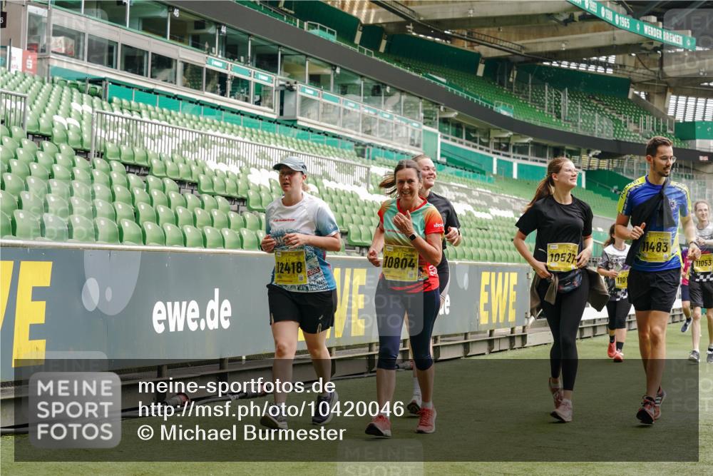 13.09.2026 - 21. swb-Marathon Bremen Michael Burmester http://msf.ph/oto/10420046 13.09.2026 10:43:58 Laufen im Stadion 10002, 10004, 10005, 10176, 10191, 10192, 10271, 10295, 10303, 10325, 10335, 10361, 10362, 10402, 10459, 10474, 10491, 10513, 10557, 10572, 10605, 10606, 10629, 10752, 10756, 10773, 10779, 10784, 10805, 10880, 10882, 10899, 10900, 10997, 10999, 11173, 11217, 11233, 11264, 11274, 11307, 11333, 11337, 11355, 11385, 11408, 11448, 11456, 11461, 11482, 11629, 11943, 12311, 12321, 12334 meine-sportfotos.de