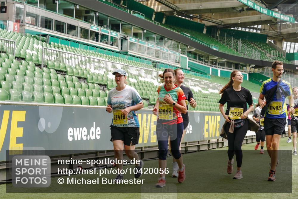 13.09.2026 - 21. swb-Marathon Bremen Michael Burmester http://msf.ph/oto/10420056 13.09.2026 10:43:59 Laufen im Stadion 10002, 10004, 10005, 10176, 10191, 10192, 10271, 10295, 10303, 10325, 10335, 10361, 10362, 10402, 10459, 10474, 10491, 10513, 10557, 10572, 10605, 10606, 10629, 10756, 10773, 10779, 10784, 10805, 10880, 10882, 10899, 10900, 10997, 10999, 11173, 11217, 11233, 11264, 11274, 11307, 11333, 11337, 11355, 11385, 11408, 11448, 11456, 11461, 11482, 11629, 11943, 12311, 12321, 12334 meine-sportfotos.de