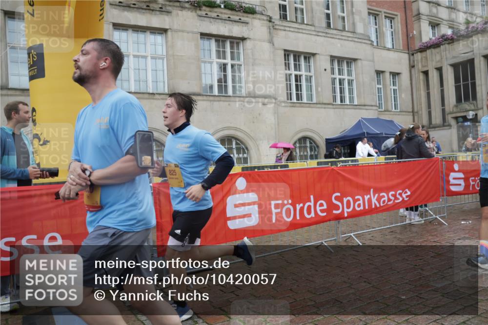 13.09.2026 - Kiel Lauf Yannick Fuchs http://msf.ph/oto/10420057 13.09.2026 10:52:33 Ziel 90, 475, 626, 1471, 1472, 1473, 1474, 1531, 1837, 2293, 2442, 3343, 3582, 3778, 3853, 3925, 5433, 5723, 6388, 6405, 7060, 7088, 7196, 7603, 7621, 8100, 8205, 8316, 8734, 8908, 9024, 9025, 9414, 9711, 9886, 10320, 10786, 11082, 11359, 11535, 11555, 11622, 11658, 11661, 11875, 11913, 12289, 171, 777, 825, 1027, 1364, 1365, 1526, 1527, 1658, 1802, 1811, 1869, 2438, 2484, 2544, 2806, 2991, 3280, 3343, 3435, 3529, 3630, 3644, 3881, 4008, 4385, 154, 1083, 1426, 1550, 3059, 3431 meine-sportfotos.de