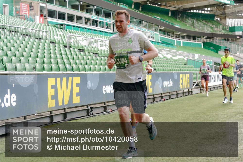 13.09.2026 - 21. swb-Marathon Bremen Michael Burmester http://msf.ph/oto/10420058 13.09.2026 12:58:35 Laufen im Stadion 141, 148, 191, 226, 334, 511, 672, 776, 789, 790, 909, 972, 1010, 1119, 1191, 1199, 1254, 1281, 1516, 1535, 1642, 1647, 1752, 1809, 1881, 1931, 1933, 2046, 2210, 2324, 2343, 2367, 2371, 2397, 2402, 2423, 2425, 2577, 2771, 2807, 2827, 2885, 2903, 2904, 2979, 3021, 3051, 3098, 3120, 3138, 3148, 3182, 3186, 3190, 3233, 3319, 3338, 3435, 3516, 3531, 3534, 3560, 3655, 3685, 3690, 3695, 3866, 3933, 3934, 3939, 4101, 4316, 4319, 205 meine-sportfotos.de