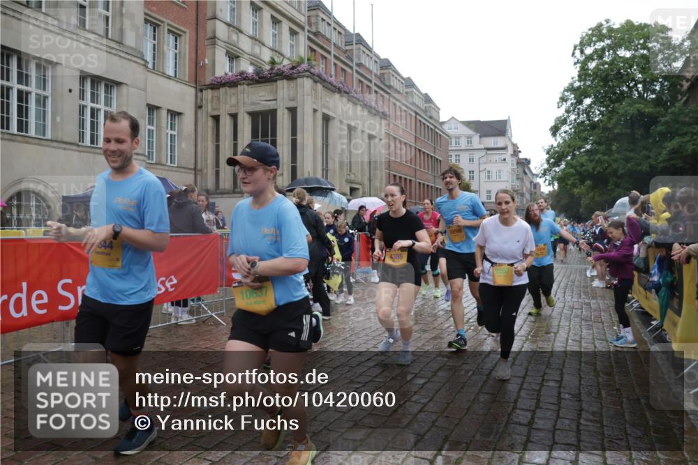 13.09.2026 - Kiel Lauf Yannick Fuchs http://msf.ph/oto/10420060 13.09.2026 10:52:33 Ziel 90, 475, 626, 1471, 1472, 1473, 1474, 1531, 1837, 2293, 2442, 3343, 3582, 3778, 3853, 3925, 5433, 5723, 6388, 6405, 7060, 7088, 7196, 7603, 7621, 8100, 8205, 8316, 8734, 8908, 9024, 9025, 9414, 9711, 9886, 10320, 10786, 11082, 11359, 11535, 11555, 11622, 11658, 11661, 11875, 11913, 12289, 171, 777, 825, 1027, 1364, 1365, 1526, 1527, 1658, 1802, 1811, 1869, 2438, 2484, 2544, 2806, 2991, 3280, 3343, 3435, 3529, 3630, 3644, 3881, 4008, 4385, 154, 1083, 1426, 1550, 3059, 3431 meine-sportfotos.de