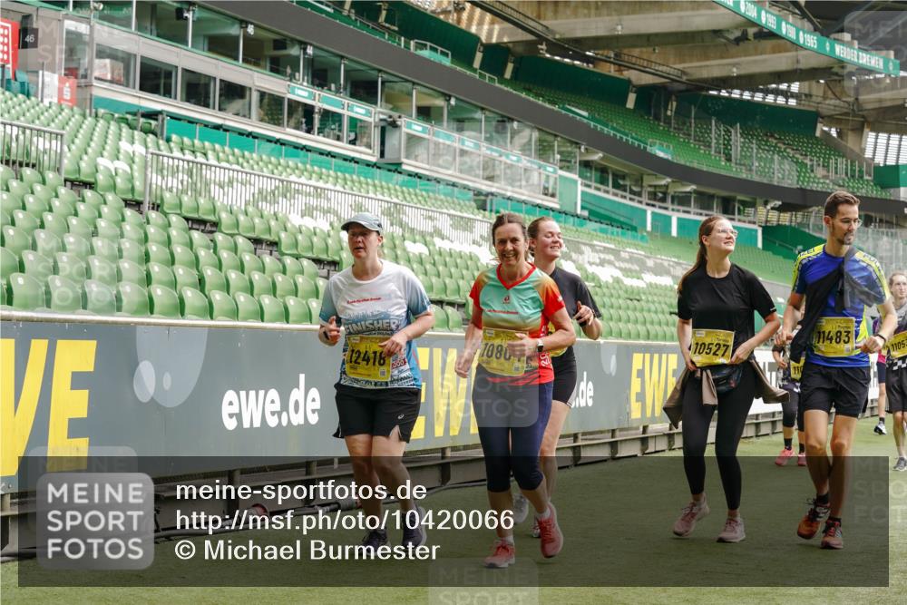 13.09.2026 - 21. swb-Marathon Bremen Michael Burmester http://msf.ph/oto/10420066 13.09.2026 10:43:59 Laufen im Stadion 10002, 10004, 10005, 10176, 10191, 10192, 10271, 10295, 10303, 10325, 10335, 10361, 10362, 10402, 10459, 10474, 10491, 10513, 10557, 10572, 10605, 10606, 10629, 10756, 10773, 10779, 10784, 10805, 10880, 10882, 10899, 10900, 10997, 10999, 11173, 11217, 11233, 11264, 11274, 11307, 11333, 11337, 11355, 11385, 11408, 11448, 11456, 11461, 11482, 11629, 11943, 12311, 12321, 12334 meine-sportfotos.de