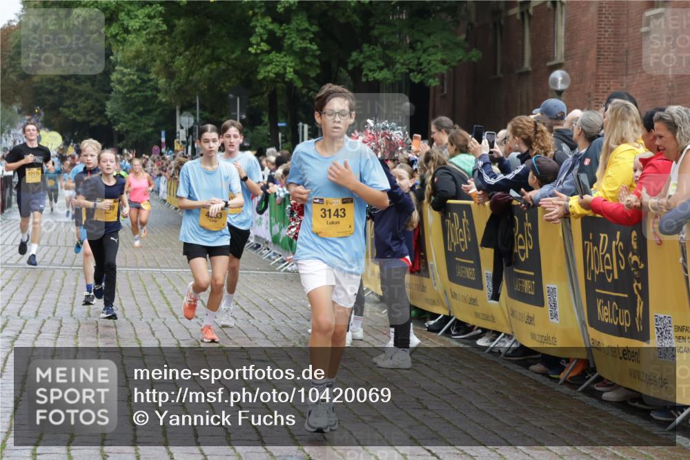 13.09.2026 - Kiel Lauf Yannick Fuchs http://msf.ph/oto/10420069 13.09.2026 09:41:50 Ziel 402, 3143, 3175, 4533, 4704, 5107, 6687, 6739, 7238, 8588, 8829, 9050, 9224, 11907, 12175, 1671, 1966, 4068, 4315, 4704, 6649, 9110, 9771, 11106, 11645, 11983, 12166, 570, 699, 772, 792, 2910, 3801, 5011, 5276, 6599, 12723, 1671, 1966, 9608, 10299, 10974, 11983 meine-sportfotos.de