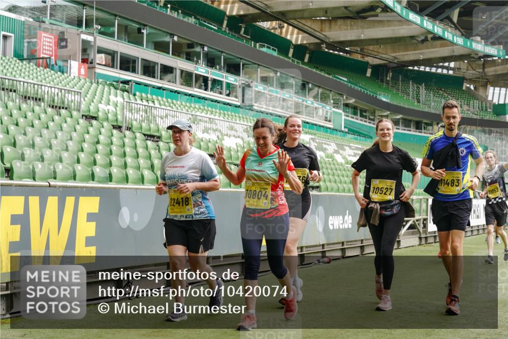 13.09.2026 - 21. swb-Marathon Bremen Michael Burmester http://msf.ph/oto/10420074 13.09.2026 10:43:59 Laufen im Stadion 10002, 10004, 10005, 10176, 10191, 10192, 10271, 10295, 10303, 10325, 10335, 10361, 10362, 10402, 10459, 10474, 10491, 10513, 10557, 10572, 10605, 10606, 10629, 10756, 10773, 10779, 10784, 10805, 10880, 10882, 10899, 10900, 10997, 10999, 11173, 11217, 11233, 11264, 11274, 11307, 11333, 11337, 11355, 11385, 11408, 11448, 11456, 11461, 11482, 11629, 11943, 12311, 12321, 12334 meine-sportfotos.de