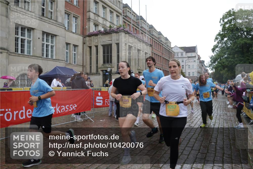 13.09.2026 - Kiel Lauf Yannick Fuchs http://msf.ph/oto/10420076 13.09.2026 10:52:34 Ziel 90, 172, 475, 626, 1471, 1472, 1473, 1474, 1531, 1837, 2293, 2442, 2735, 3054, 3582, 3778, 3853, 3925, 4485, 5433, 5723, 6388, 6405, 7060, 7088, 7196, 7603, 7621, 8100, 8205, 8316, 8615, 8734, 9024, 9025, 9414, 9711, 9886, 10786, 11082, 11359, 11535, 11555, 11622, 11658, 11661, 11913, 171, 777, 1027, 1364, 1365, 1526, 1527, 1658, 1802, 1811, 1869, 2438, 2484, 2544, 2806, 2991, 3280, 3343, 3435, 3529, 3630, 3644, 3881, 4008, 4385, 154, 1083, 1426, 1550, 3059, 3431, 5329 meine-sportfotos.de