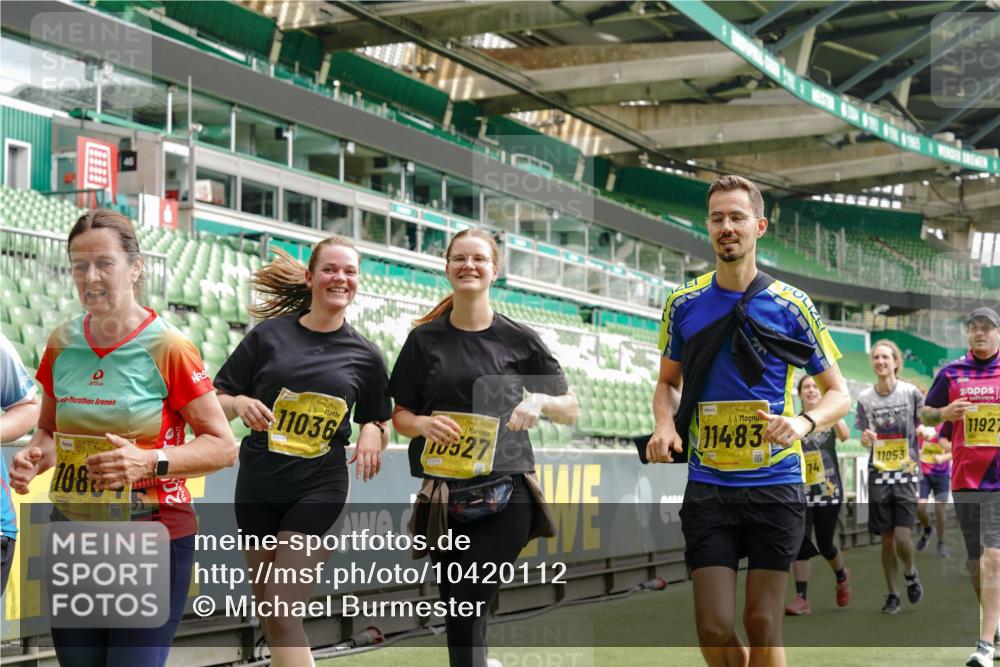 13.09.2026 - 21. swb-Marathon Bremen Michael Burmester http://msf.ph/oto/10420112 13.09.2026 10:44:01 Laufen im Stadion 10002, 10004, 10005, 10176, 10191, 10192, 10271, 10295, 10303, 10325, 10335, 10361, 10362, 10402, 10459, 10474, 10491, 10513, 10557, 10572, 10605, 10606, 10629, 10756, 10773, 10779, 10784, 10805, 10880, 10882, 10899, 10900, 10997, 10999, 11173, 11217, 11233, 11264, 11274, 11307, 11333, 11337, 11355, 11385, 11408, 11448, 11456, 11461, 11482, 11629, 11943, 12311, 12321, 12334 meine-sportfotos.de