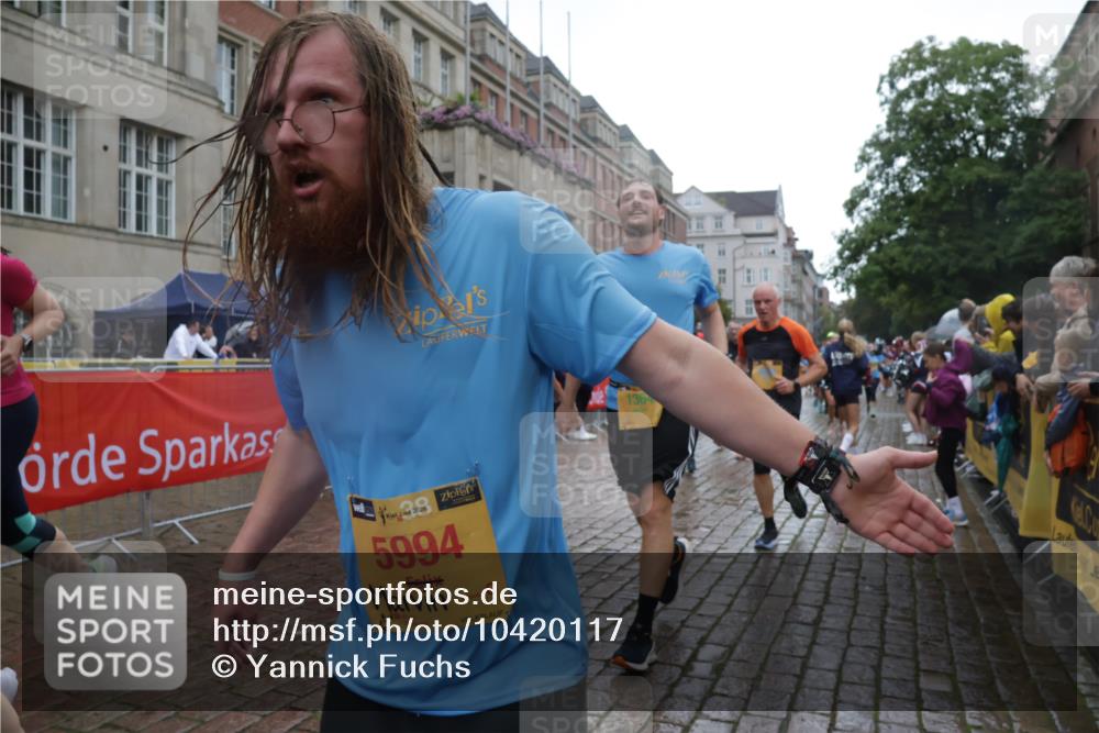 13.09.2026 - Kiel Lauf Yannick Fuchs http://msf.ph/oto/10420117 13.09.2026 10:52:36 Ziel 90, 172, 626, 1471, 1472, 1473, 1474, 1531, 1837, 2293, 2442, 2735, 3054, 3582, 3778, 3853, 3925, 4485, 5433, 5723, 6388, 6405, 7060, 7088, 7154, 7196, 7603, 7621, 8100, 8205, 8316, 8615, 8734, 9024, 9025, 9414, 9711, 9886, 10786, 11359, 11459, 11555, 11622, 11658, 11661, 11913, 475, 777, 1027, 1364, 1365, 1526, 1527, 1658, 1802, 1811, 1869, 2438, 2484, 2544, 2806, 2991, 3280, 3343, 3435, 3529, 3630, 3881, 4008, 154, 1083, 1426, 1486, 1550, 3059, 3431, 5329, 5710 meine-sportfotos.de