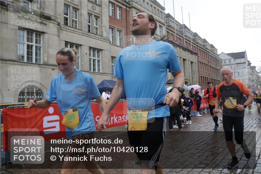 13.09.2026 - Kiel Lauf Yannick Fuchs http://msf.ph/oto/10420128 13.09.2026 10:52:37 Ziel 90, 172, 626, 1471, 1472, 1473, 1474, 1531, 1837, 2089, 2293, 2442, 2735, 3054, 3582, 3778, 3853, 3925, 4485, 5433, 5723, 6388, 6405, 7060, 7088, 7154, 7196, 7603, 7621, 8100, 8205, 8316, 8615, 8734, 9025, 9414, 9711, 9886, 10786, 11359, 11459, 11555, 11622, 11913, 475, 777, 1027, 1364, 1365, 1471, 1472, 1526, 1527, 1658, 1802, 1811, 1869, 2438, 2484, 2544, 2991, 3280, 3343, 3435, 3529, 3582, 3630, 3881, 4008, 154, 1083, 1426, 1486, 1550, 3059, 3431, 5329, 5710 meine-sportfotos.de