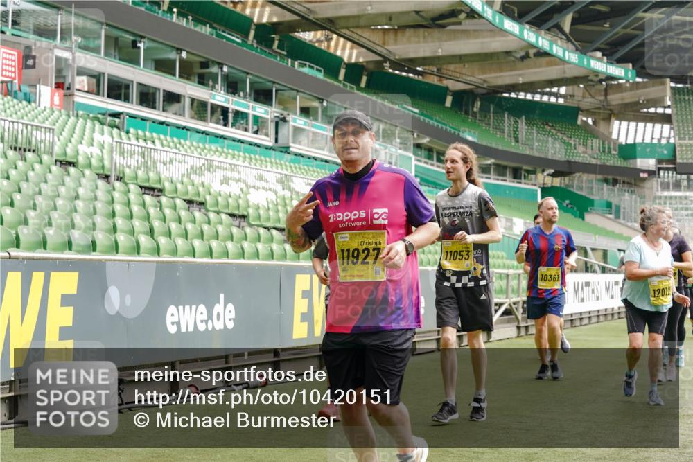 13.09.2026 - 21. swb-Marathon Bremen Michael Burmester http://msf.ph/oto/10420151 13.09.2026 10:44:03 Laufen im Stadion 10002, 10004, 10005, 10176, 10191, 10192, 10271, 10295, 10303, 10325, 10335, 10361, 10362, 10402, 10459, 10474, 10491, 10513, 10557, 10572, 10605, 10606, 10629, 10713, 10756, 10773, 10779, 10784, 10805, 10880, 10882, 10899, 10900, 10997, 10999, 11173, 11217, 11233, 11264, 11274, 11307, 11333, 11337, 11355, 11385, 11408, 11448, 11456, 11461, 11482, 11629, 11943, 12311, 12321, 12334 meine-sportfotos.de