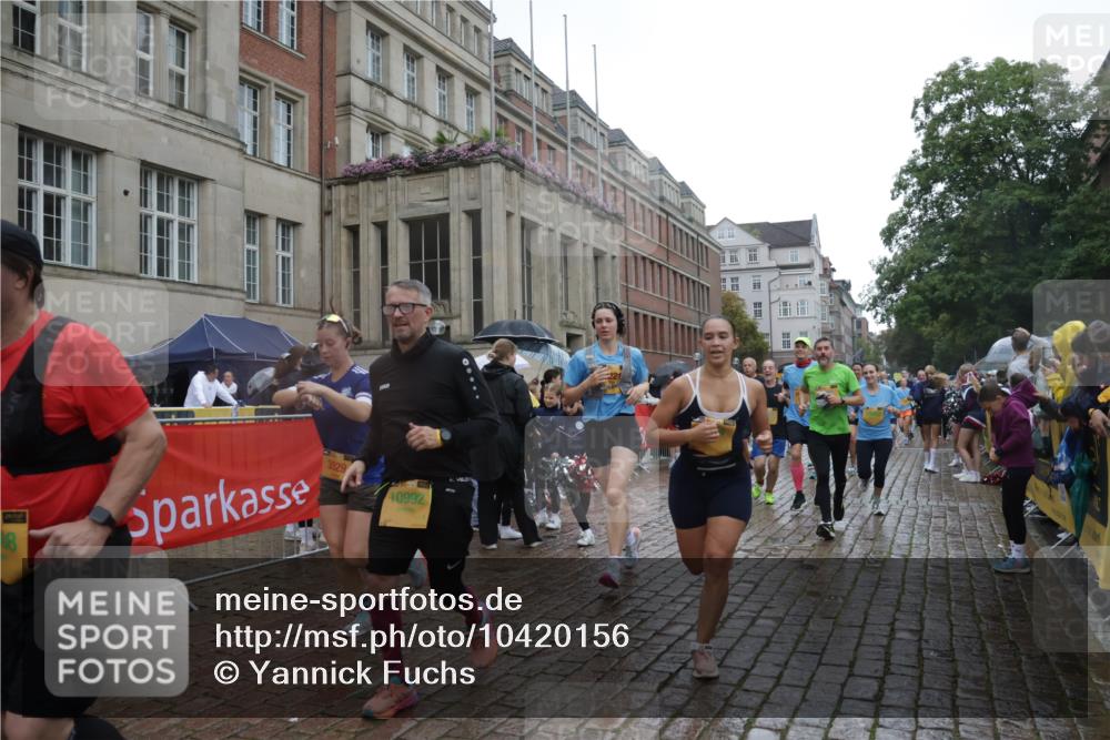 13.09.2026 - Kiel Lauf Yannick Fuchs http://msf.ph/oto/10420156 13.09.2026 10:52:39 Ziel 90, 172, 398, 1473, 1474, 1531, 1812, 1837, 2069, 2089, 2293, 2735, 3054, 3778, 3853, 3925, 4100, 4485, 5433, 5723, 6405, 7060, 7088, 7154, 7196, 7603, 8100, 8205, 8615, 8734, 9414, 9886, 11204, 11359, 11459, 11555, 11622, 11913, 475, 626, 777, 1027, 1471, 1472, 1473, 1526, 1527, 1531, 1658, 1802, 1811, 1869, 2293, 2438, 2442, 2544, 2991, 3280, 3343, 3435, 3529, 3582, 3630, 3881, 4008, 154, 1071, 1083, 1426, 1486, 1550, 3059, 3431, 3587, 3657, 5329, 5642, 5643, 5710, 6015 meine-sportfotos.de