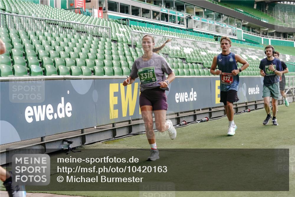 13.09.2026 - 21. swb-Marathon Bremen Michael Burmester http://msf.ph/oto/10420163 13.09.2026 12:58:40 Laufen im Stadion 141, 148, 191, 226, 232, 334, 511, 672, 776, 789, 790, 909, 972, 1010, 1119, 1166, 1191, 1199, 1254, 1281, 1516, 1535, 1642, 1647, 1752, 1881, 1931, 1933, 2046, 2210, 2324, 2343, 2367, 2371, 2397, 2402, 2423, 2425, 2577, 2771, 2807, 2827, 2885, 2899, 2903, 2904, 2953, 2979, 3015, 3021, 3051, 3098, 3120, 3124, 3138, 3148, 3182, 3186, 3190, 3233, 3319, 3338, 3435, 3516, 3531, 3534, 3560, 3652, 3655, 3685, 3690, 3695, 3866, 3933, 3934, 3939, 4101, 4319, 205 meine-sportfotos.de