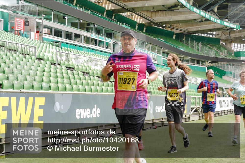 13.09.2026 - 21. swb-Marathon Bremen Michael Burmester http://msf.ph/oto/10420168 13.09.2026 10:44:03 Laufen im Stadion 10002, 10004, 10005, 10176, 10191, 10192, 10271, 10295, 10303, 10325, 10335, 10361, 10362, 10402, 10459, 10474, 10491, 10513, 10557, 10572, 10605, 10606, 10629, 10713, 10756, 10773, 10779, 10784, 10805, 10880, 10882, 10899, 10900, 10997, 10999, 11173, 11217, 11233, 11264, 11274, 11307, 11333, 11337, 11355, 11385, 11408, 11448, 11456, 11461, 11482, 11629, 11943, 12311, 12321, 12334 meine-sportfotos.de