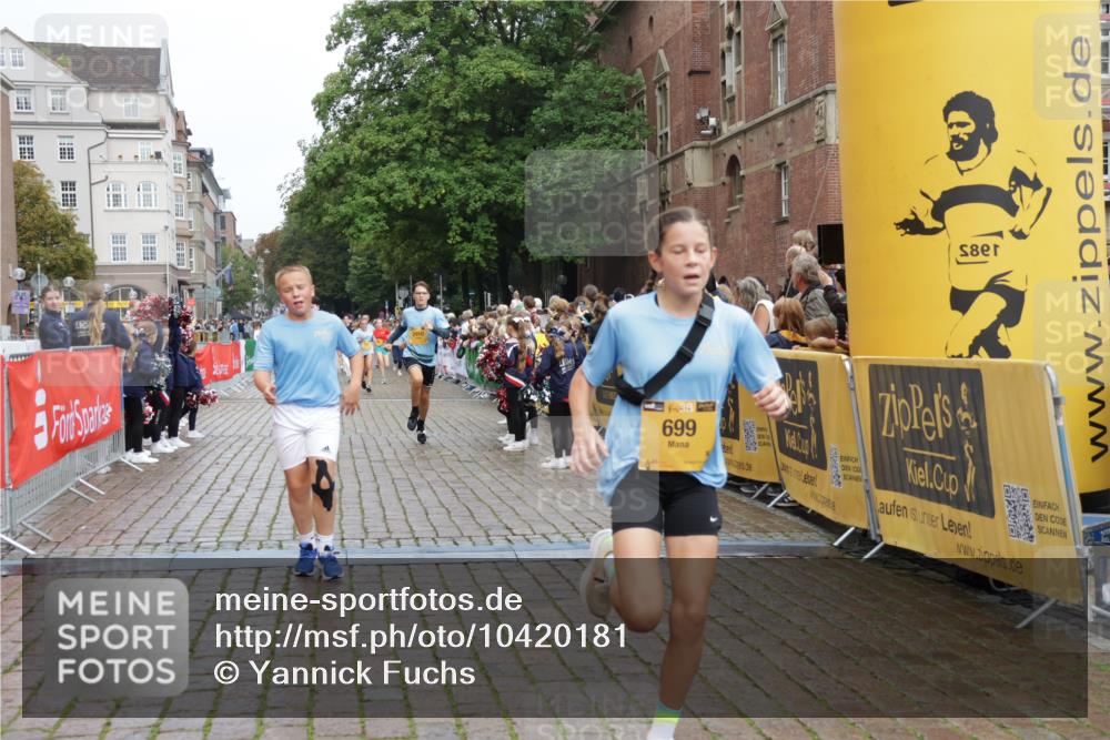 13.09.2026 - Kiel Lauf Yannick Fuchs http://msf.ph/oto/10420181 13.09.2026 09:42:04 Ziel 570, 699, 772, 792, 2910, 3801, 5011, 5276, 6599, 8829, 9050, 12723, 402, 3143, 3175, 4315, 4533, 4704, 5107, 6649, 6687, 6739, 7238, 8588, 8829, 9050, 9224, 9771, 11106, 11907, 12175, 133, 2914, 2955, 2977, 3357, 3676, 5105, 5336, 5774, 6620, 6797, 7687, 8476, 10938, 11793, 4068, 4315, 9110, 11106, 11645, 12166 meine-sportfotos.de