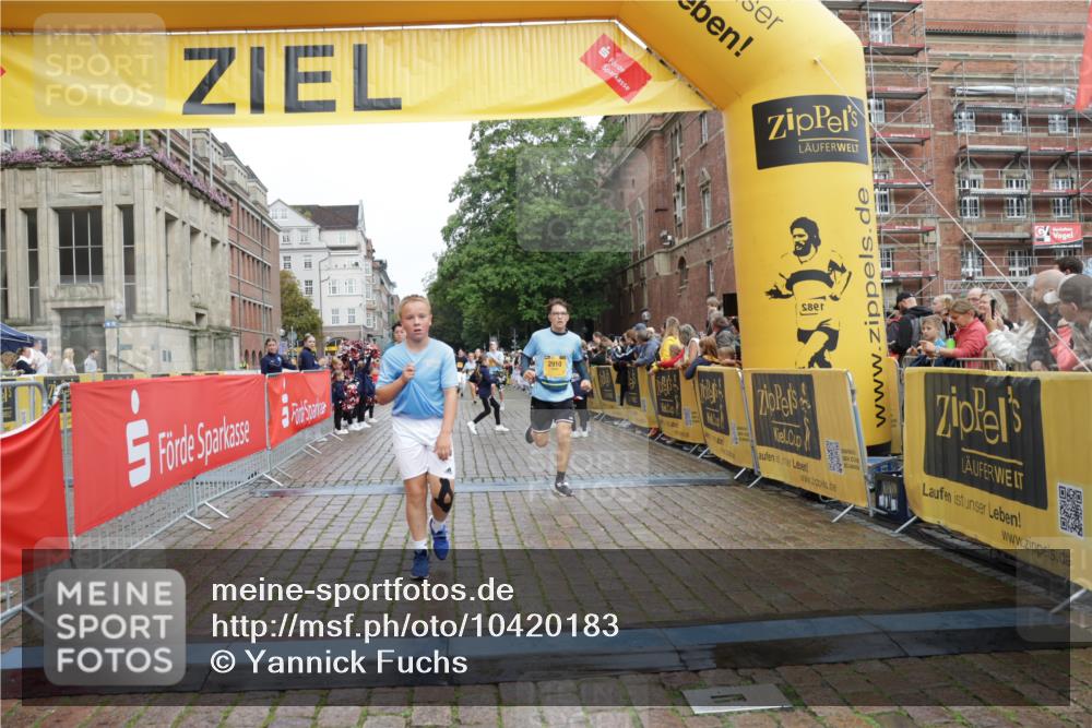13.09.2026 - Kiel Lauf Yannick Fuchs http://msf.ph/oto/10420183 13.09.2026 09:42:05 Ziel 570, 699, 772, 792, 2910, 3801, 5011, 5276, 6599, 12723, 402, 3143, 3175, 4315, 4533, 4704, 5107, 6649, 6687, 6739, 7238, 8588, 8829, 9050, 9224, 9771, 11106, 11907, 12175, 133, 2914, 2955, 2977, 3357, 3676, 5105, 5336, 5774, 6099, 6620, 6797, 7687, 8476, 10938, 11793, 4068, 4315, 9110, 11106, 12166 meine-sportfotos.de