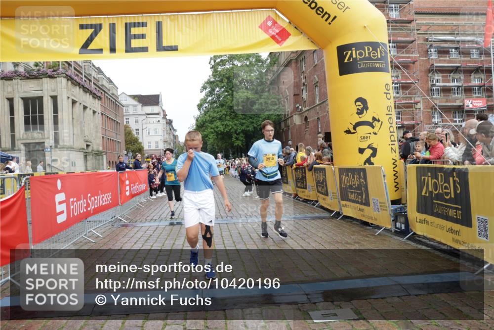 13.09.2026 - Kiel Lauf Yannick Fuchs http://msf.ph/oto/10420196 13.09.2026 09:42:06 Ziel 570, 699, 772, 792, 2910, 3801, 5011, 5276, 5336, 6599, 6620, 8476, 12723, 402, 3143, 3175, 4315, 4533, 4704, 5107, 6649, 6687, 6739, 7238, 8588, 8829, 9050, 9224, 9771, 11907, 12175, 133, 2914, 2955, 2977, 3357, 3676, 5105, 5774, 6099, 6797, 7687, 10938, 11793, 4068, 4315, 9110, 9771, 11106, 12166 meine-sportfotos.de