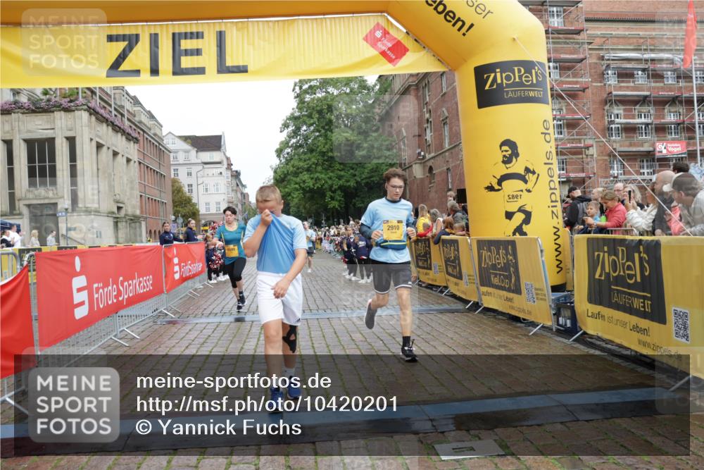 13.09.2026 - Kiel Lauf Yannick Fuchs http://msf.ph/oto/10420201 13.09.2026 09:42:06 Ziel 570, 699, 772, 792, 2910, 3801, 5011, 5276, 5336, 6599, 6620, 8476, 12723, 402, 3143, 3175, 4315, 4533, 4704, 5107, 6649, 6687, 6739, 7238, 8588, 8829, 9050, 9224, 9771, 11907, 12175, 133, 2914, 2955, 2977, 3357, 3676, 5105, 5774, 6099, 6797, 7687, 10938, 11793, 4068, 4315, 9110, 9771, 11106, 12166 meine-sportfotos.de