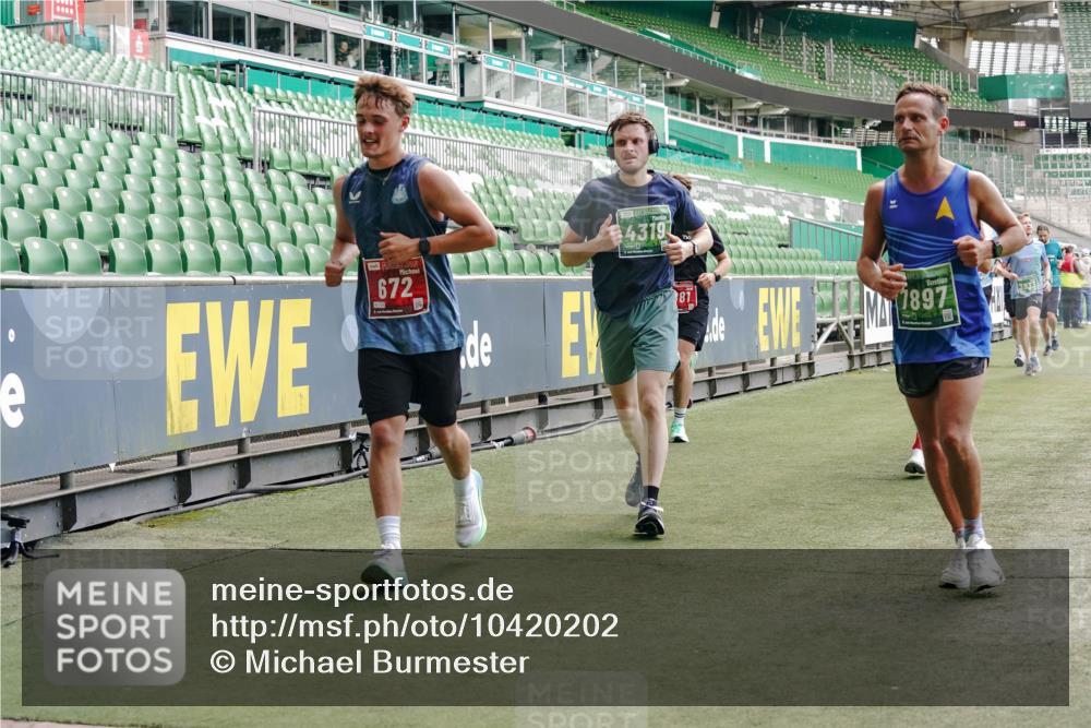 13.09.2026 - 21. swb-Marathon Bremen Michael Burmester http://msf.ph/oto/10420202 13.09.2026 12:58:41 Laufen im Stadion 141, 148, 191, 226, 232, 334, 511, 672, 745, 776, 789, 790, 909, 972, 1010, 1080, 1119, 1166, 1191, 1199, 1254, 1281, 1516, 1535, 1642, 1647, 1752, 1881, 1931, 1933, 2046, 2210, 2324, 2343, 2367, 2371, 2397, 2402, 2423, 2425, 2577, 2771, 2807, 2827, 2885, 2899, 2903, 2904, 2953, 2979, 3015, 3021, 3051, 3098, 3120, 3124, 3138, 3148, 3182, 3186, 3190, 3233, 3319, 3338, 3435, 3516, 3531, 3534, 3560, 3652, 3655, 3685, 3690, 3695, 3866, 3933, 3934, 3939, 4101, 4319, 205 meine-sportfotos.de